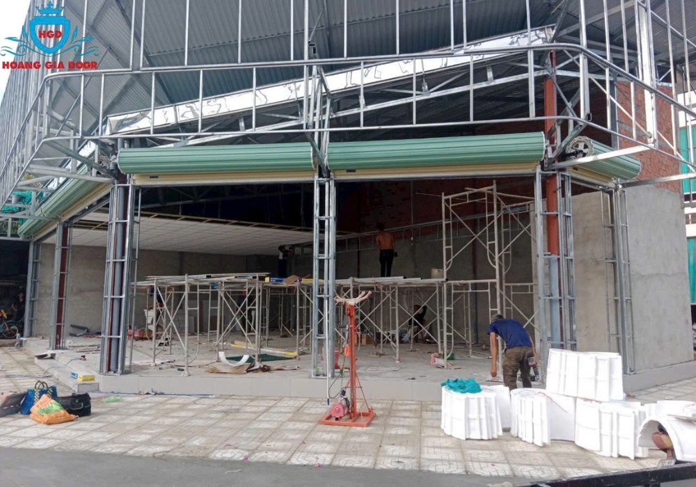 THI CÔNG CỬA CUỐN NHÀ THUỐC 